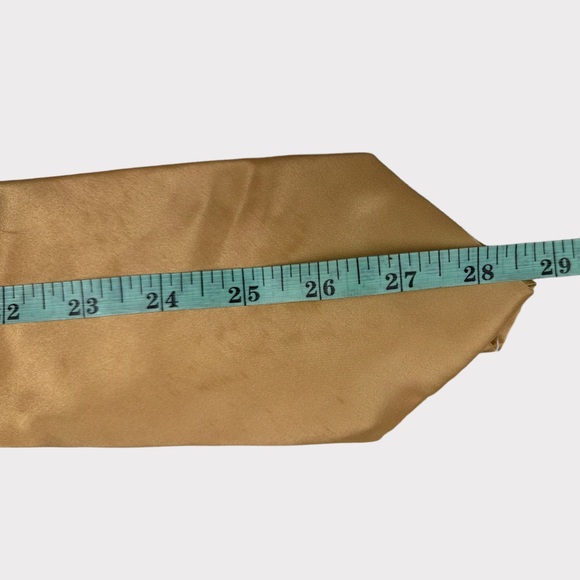 Golden tie - Picture 1 of 4